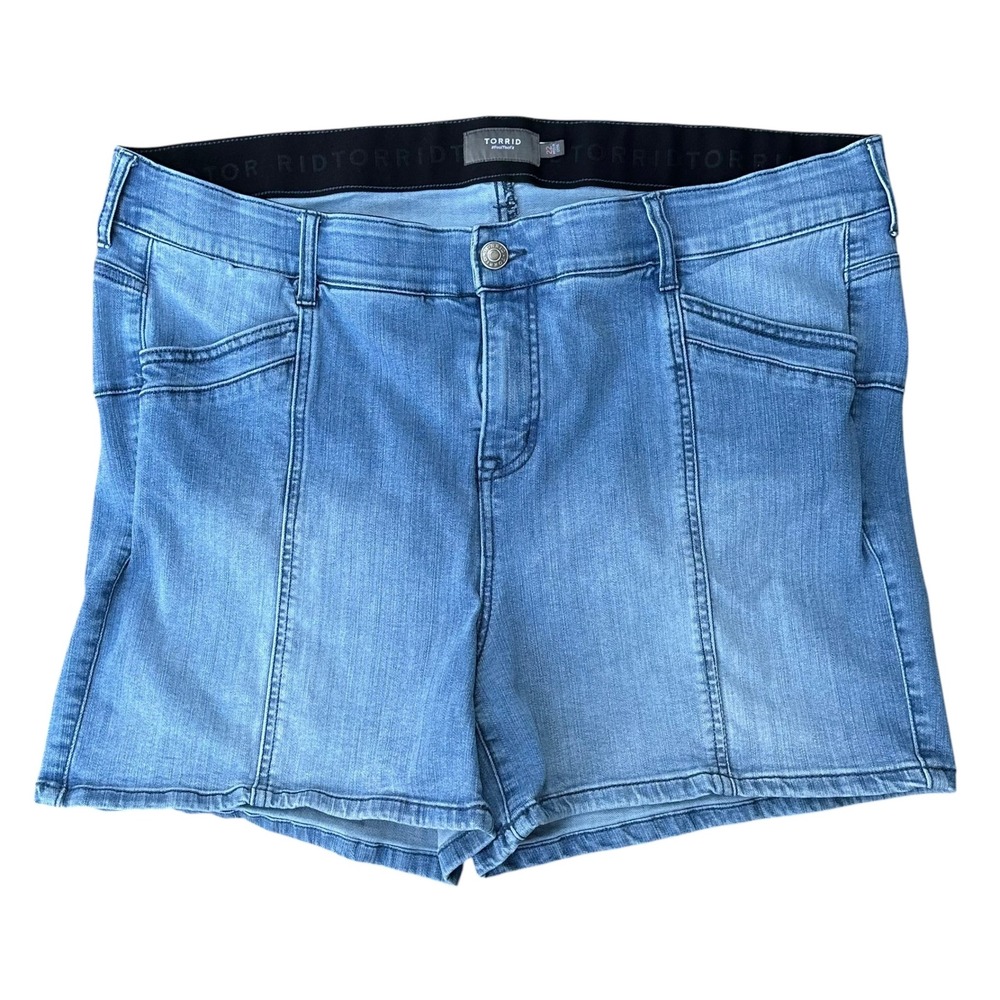 Torrid Feel The Fit Light Wash Denim Shorts Womens 22 Elastic Waist Seam Front